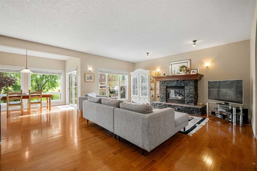 50 Springborough Crescent Sw, Calgary, AB - Indoor Photo Showing Living Room With Fireplace
