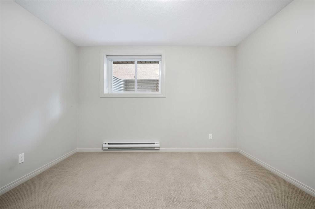50 Springborough Crescent Sw, Calgary, AB - Indoor Photo Showing Other Room