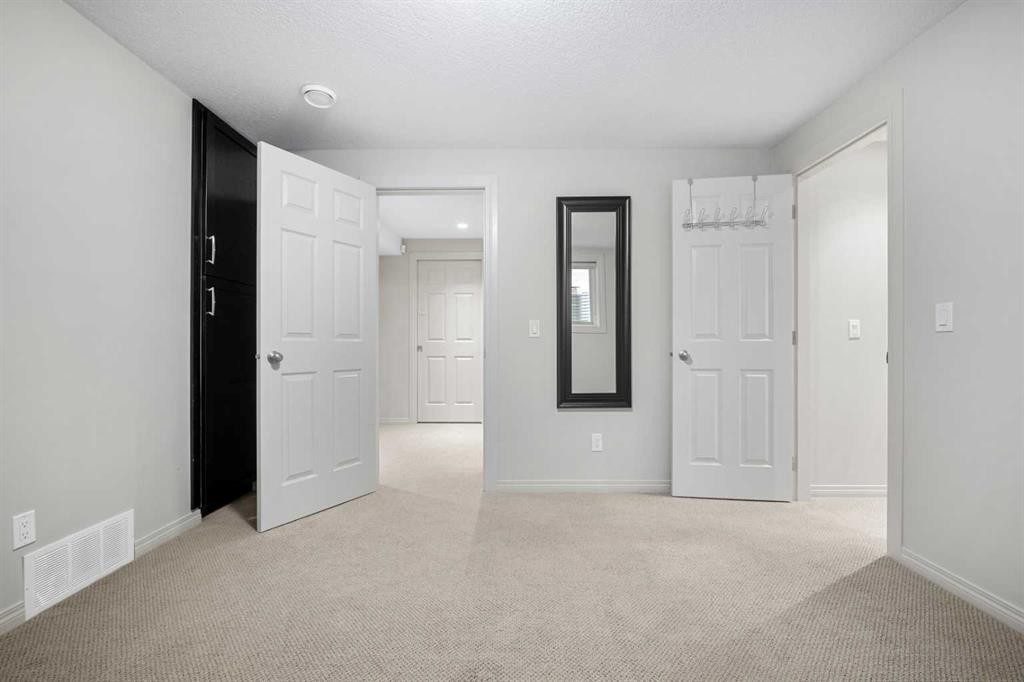 50 Springborough Crescent Sw, Calgary, AB - Indoor Photo Showing Other Room