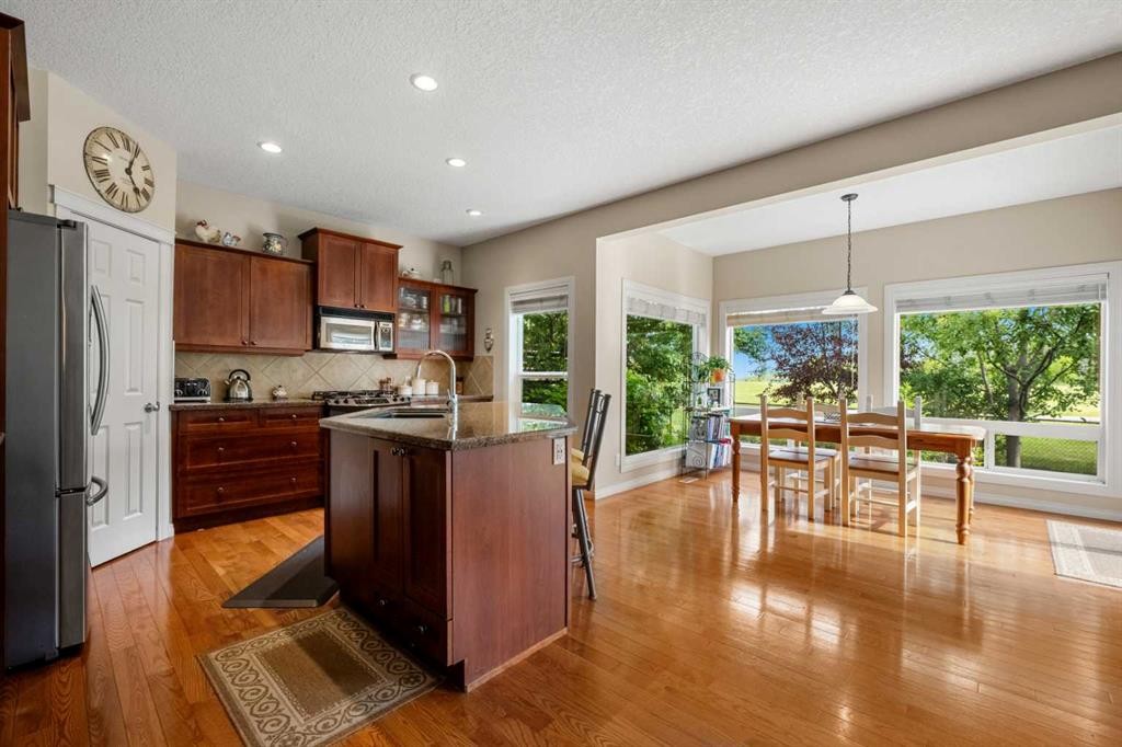 50 Springborough Crescent Sw, Calgary, AB - Indoor Photo Showing Kitchen