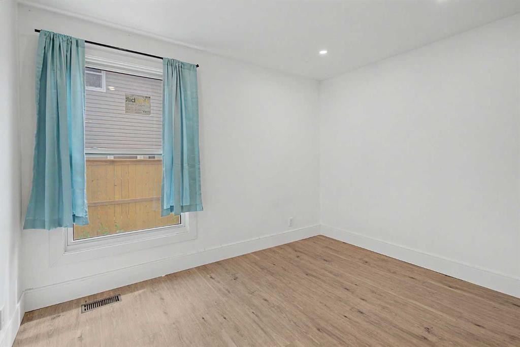 1320 116 Avenue Sw, Calgary, AB - Indoor Photo Showing Other Room