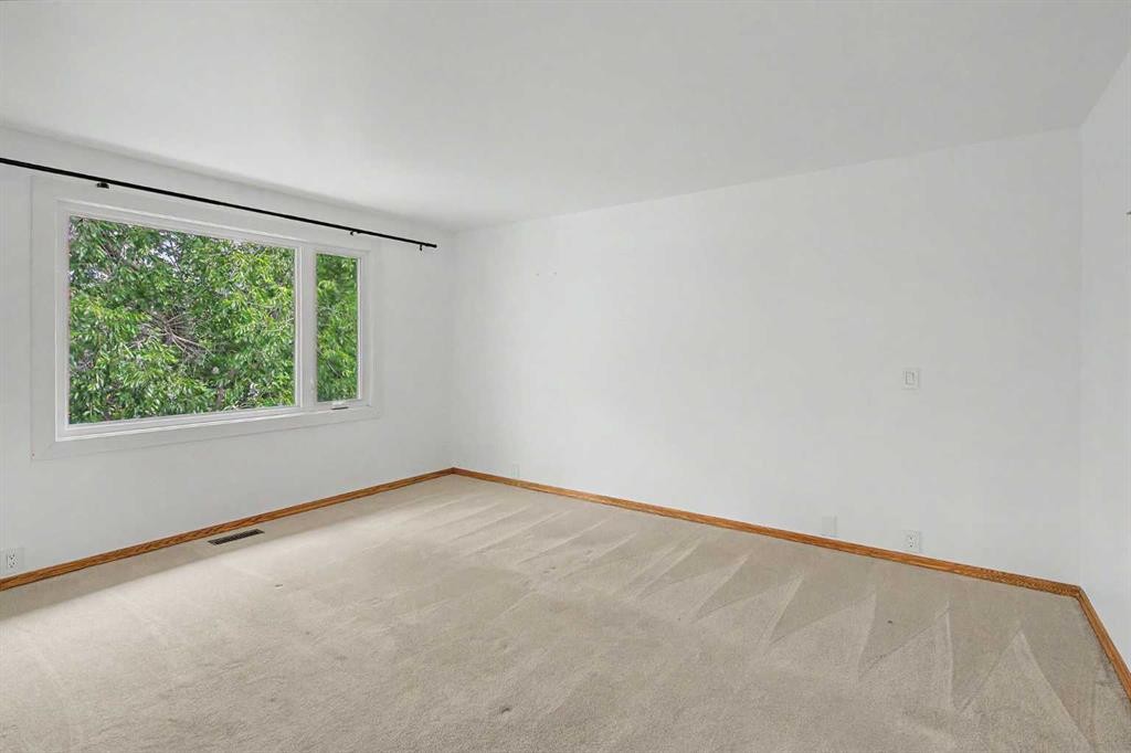 1320 116 Avenue Sw, Calgary, AB - Indoor Photo Showing Other Room