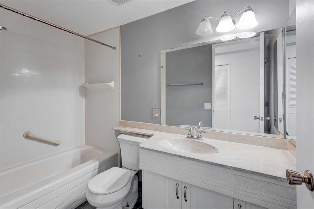 1320 116 Avenue Sw, Calgary, AB - Indoor Photo Showing Bathroom