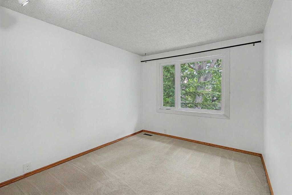 1320 116 Avenue Sw, Calgary, AB - Indoor Photo Showing Other Room