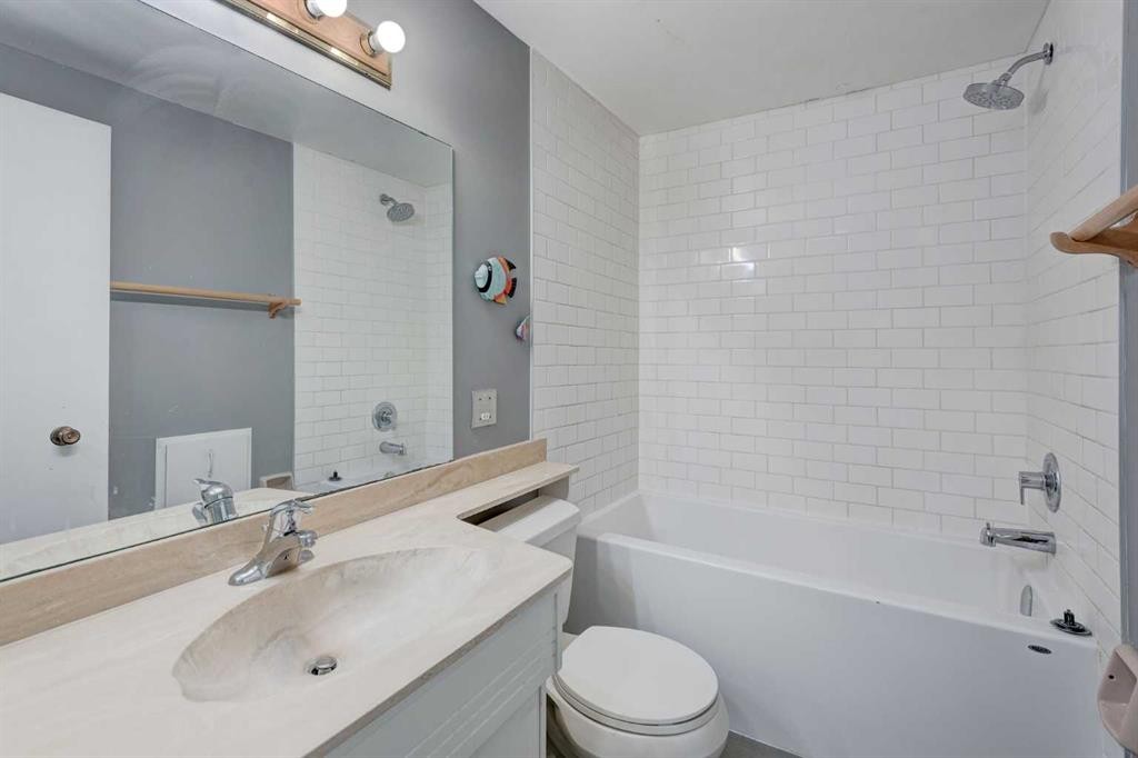 1320 116 Avenue Sw, Calgary, AB - Indoor Photo Showing Bathroom
