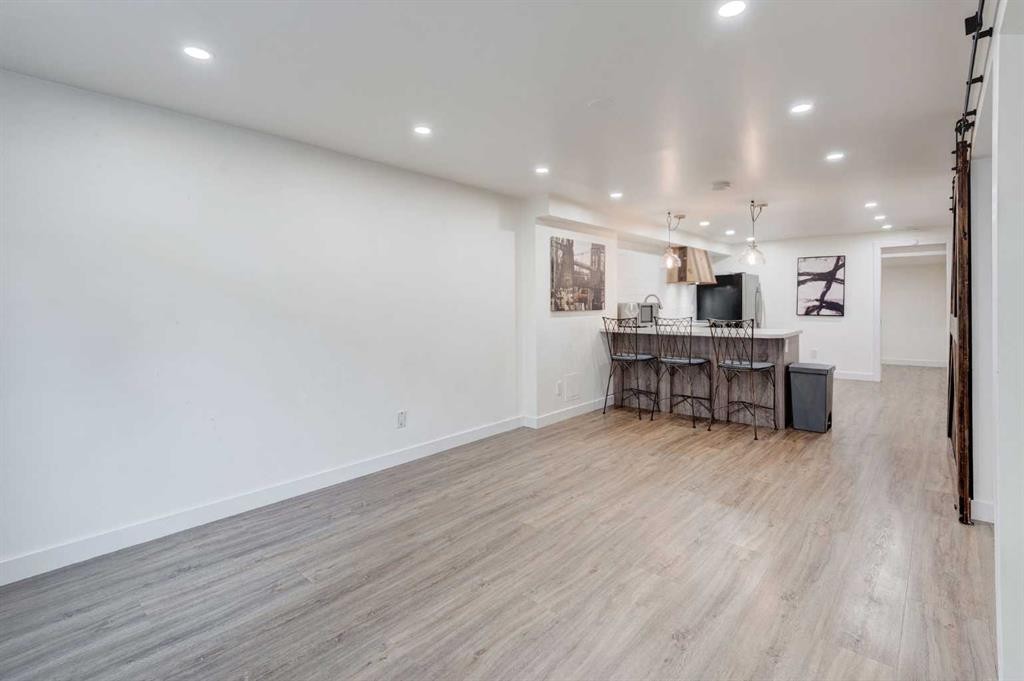 1320 116 Avenue Sw, Calgary, AB - Indoor