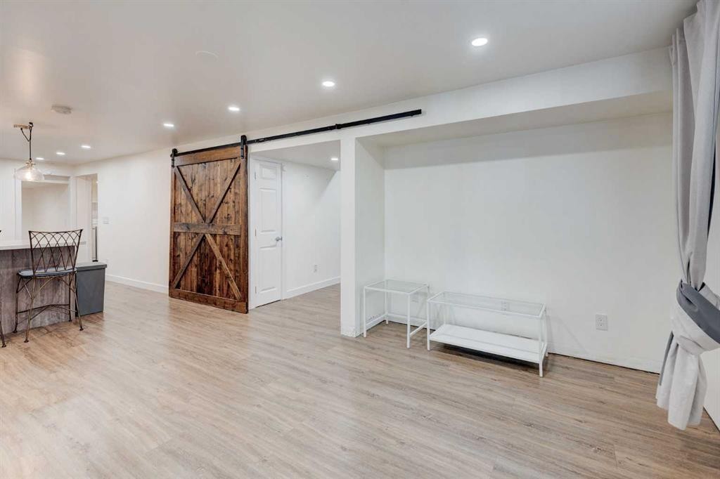 1320 116 Avenue Sw, Calgary, AB - Indoor