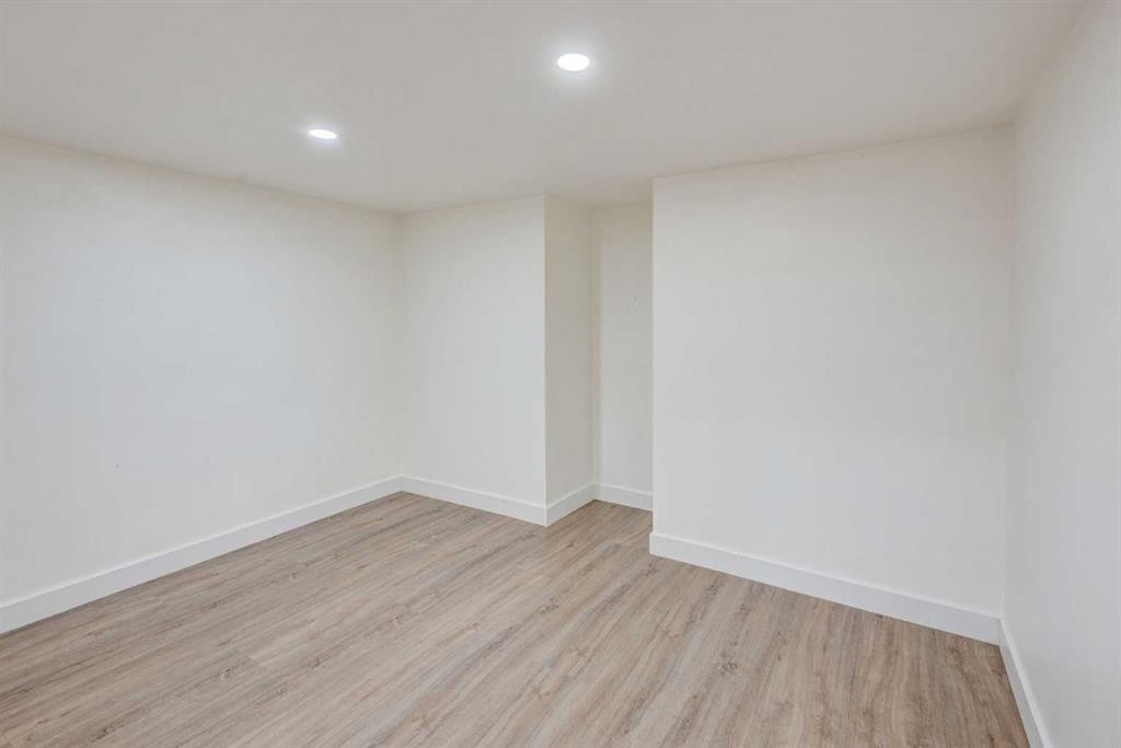 1320 116 Avenue Sw, Calgary, AB - Indoor Photo Showing Other Room