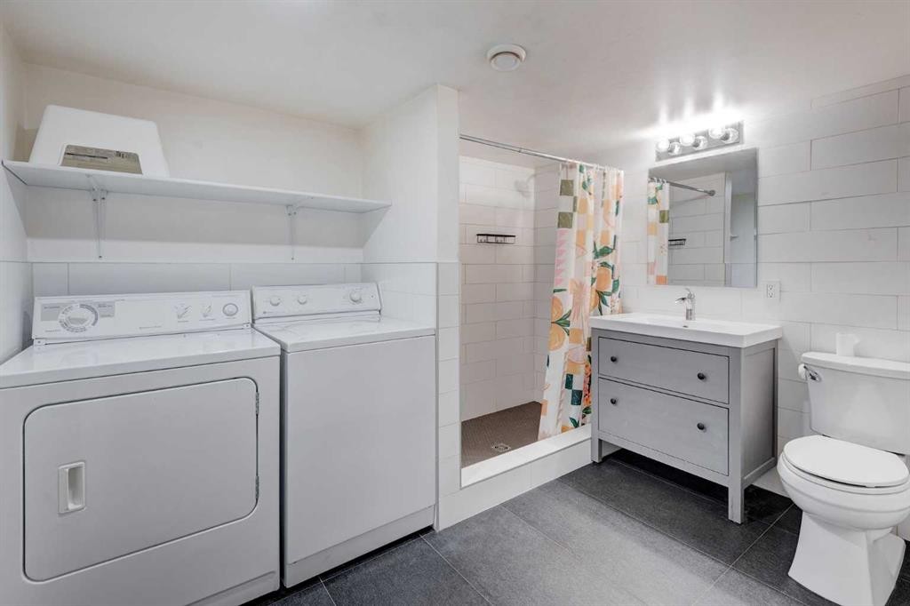 1320 116 Avenue Sw, Calgary, AB - Indoor Photo Showing Laundry Room