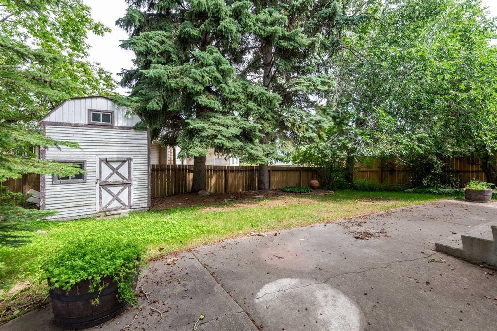 1320 116 Avenue Sw, Calgary, AB - Outdoor