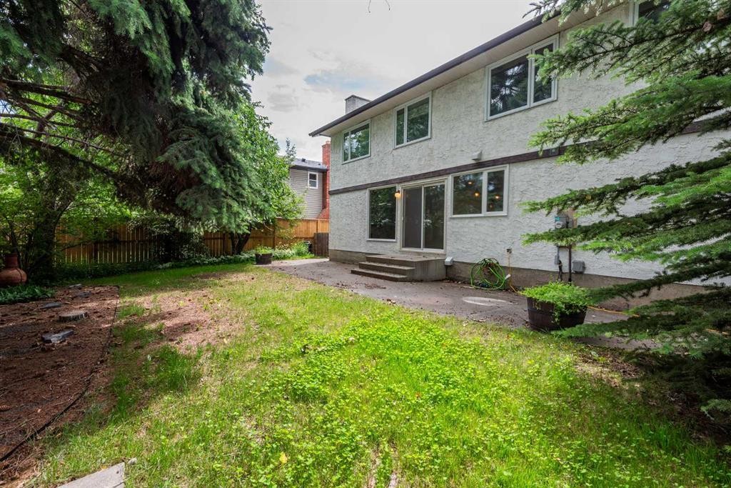1320 116 Avenue Sw, Calgary, AB - Outdoor
