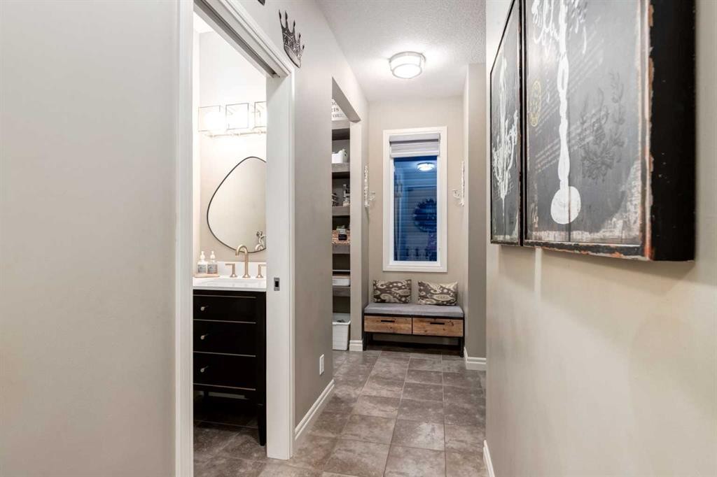 444 Evansglen Drive Nw, Calgary, AB - Indoor