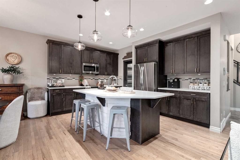 444 Evansglen Drive Nw, Calgary, AB - Indoor Photo Showing Kitchen With Stainless Steel Kitchen With Upgraded Kitchen