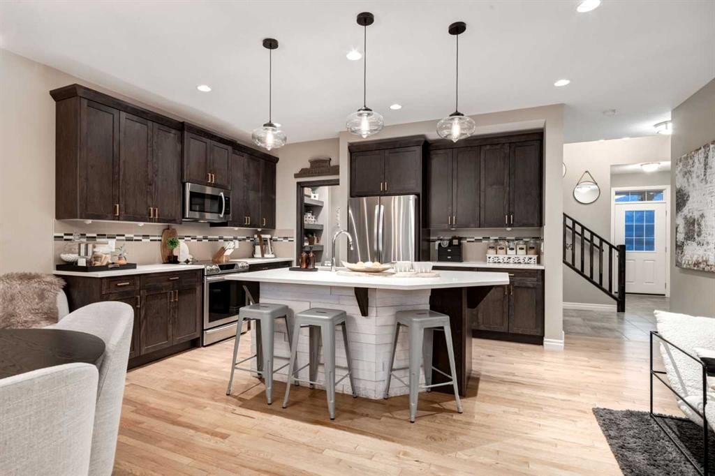 444 Evansglen Drive Nw, Calgary, AB - Indoor Photo Showing Kitchen With Stainless Steel Kitchen With Upgraded Kitchen