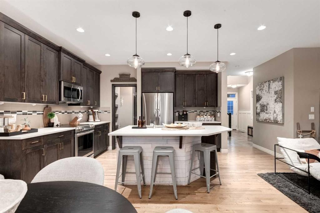 444 Evansglen Drive Nw, Calgary, AB - Indoor Photo Showing Kitchen With Stainless Steel Kitchen With Upgraded Kitchen