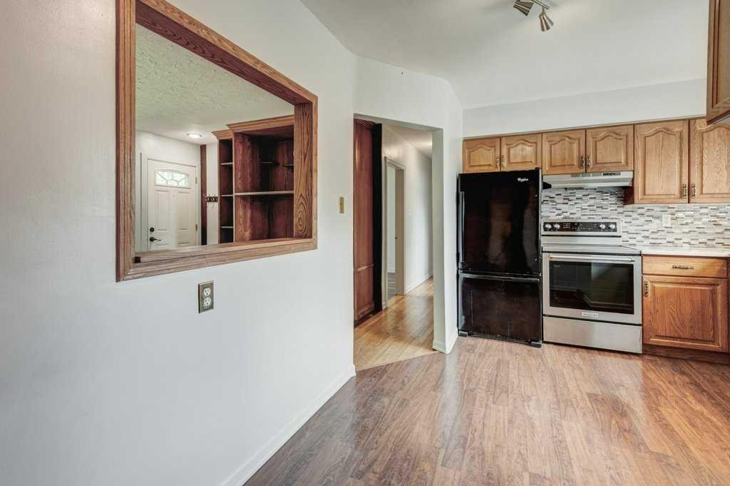 2056 Cottonwood Crescent Se, Calgary, AB - Indoor Photo Showing Kitchen