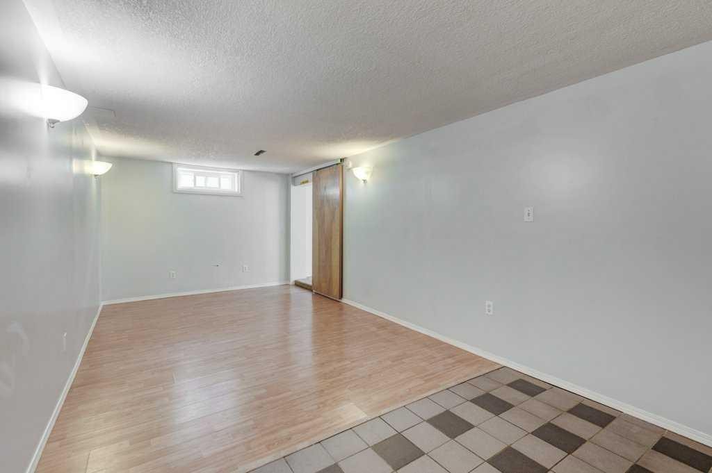 2056 Cottonwood Crescent Se, Calgary, AB - Indoor Photo Showing Other Room