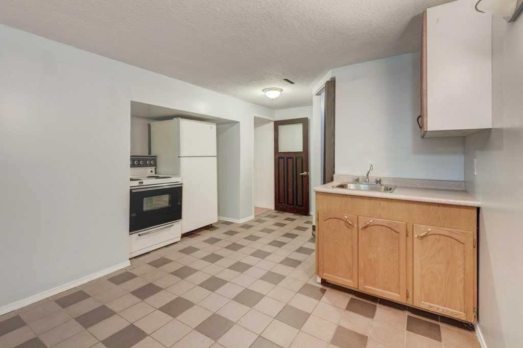 2056 Cottonwood Crescent Se, Calgary, AB - Indoor Photo Showing Kitchen