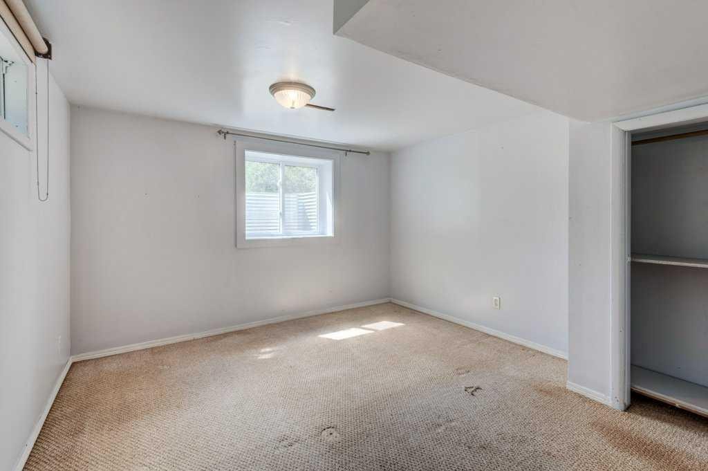 2056 Cottonwood Crescent Se, Calgary, AB - Indoor Photo Showing Other Room