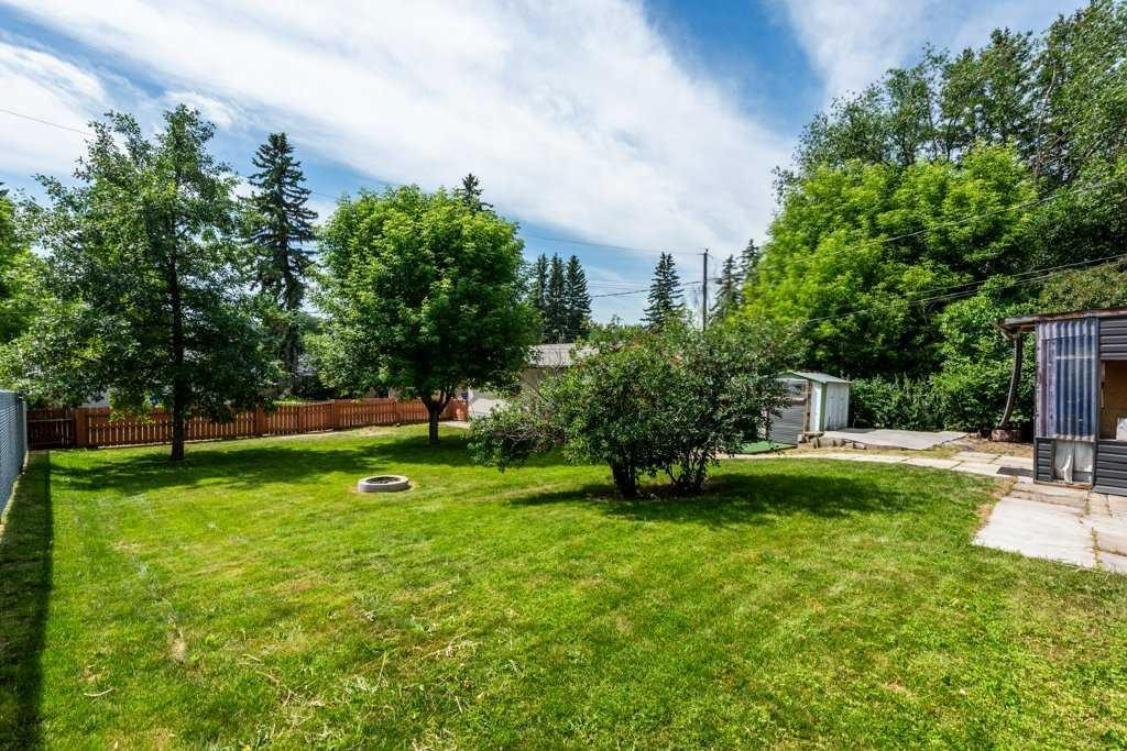 2056 Cottonwood Crescent Se, Calgary, AB - Outdoor With Backyard