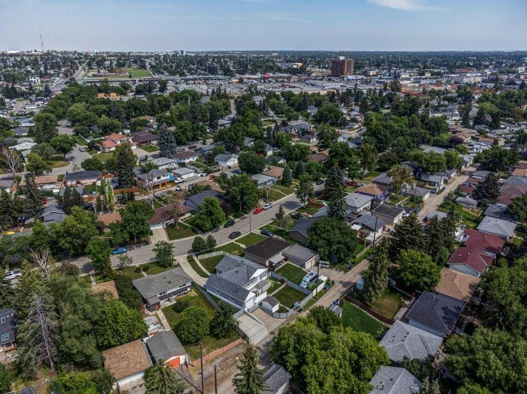 2056 Cottonwood Crescent Se, Calgary, AB - Outdoor With View
