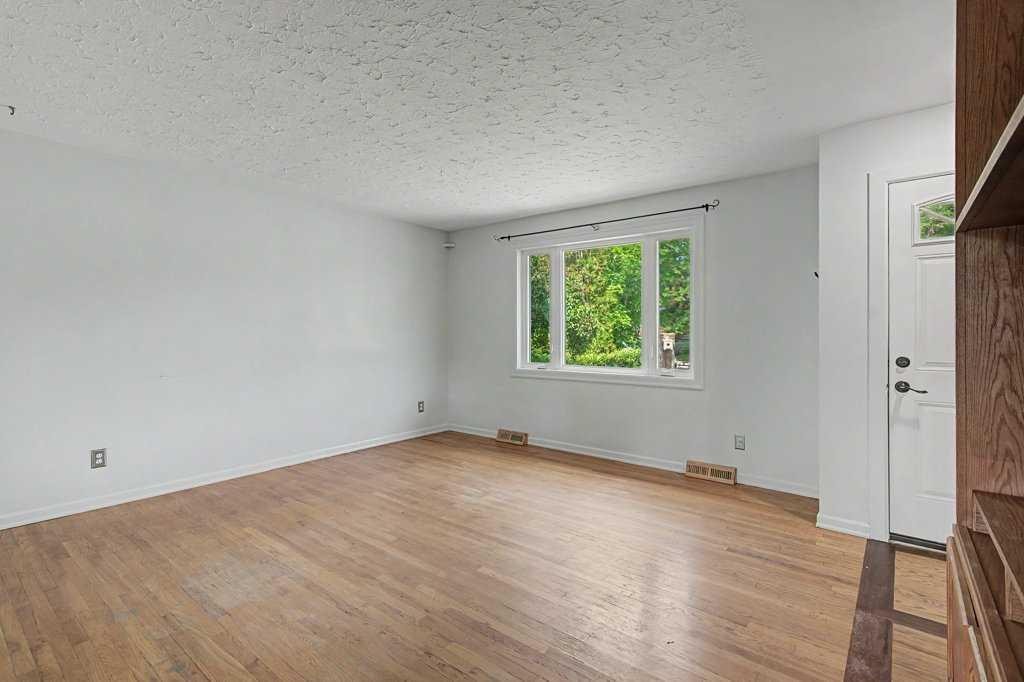 2056 Cottonwood Crescent Se, Calgary, AB - Indoor Photo Showing Other Room