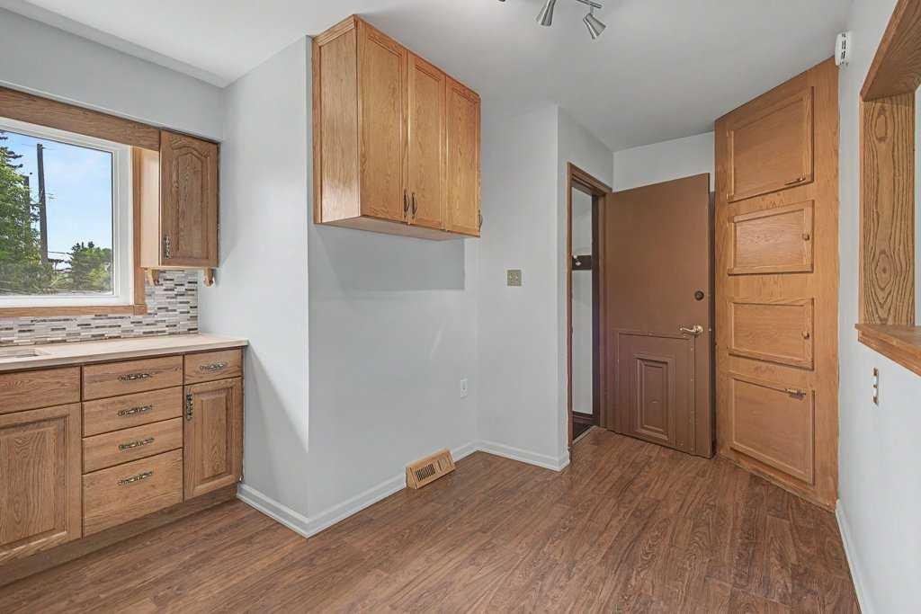 2056 Cottonwood Crescent Se, Calgary, AB - Indoor