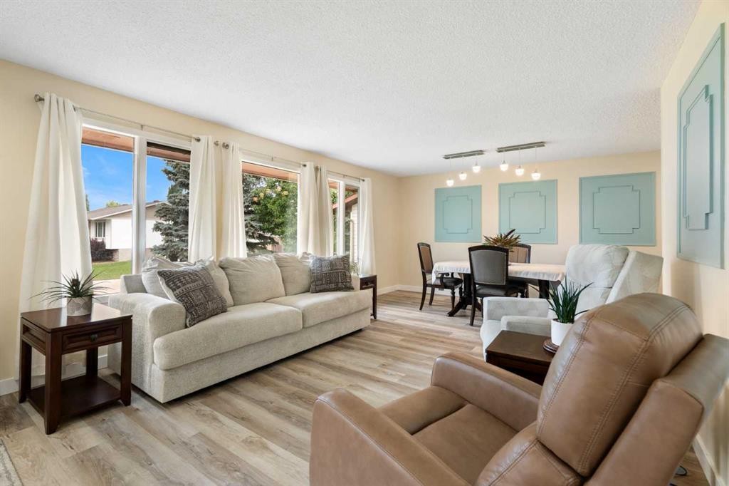 48 Deermont Way Se, Calgary, AB - Indoor Photo Showing Living Room