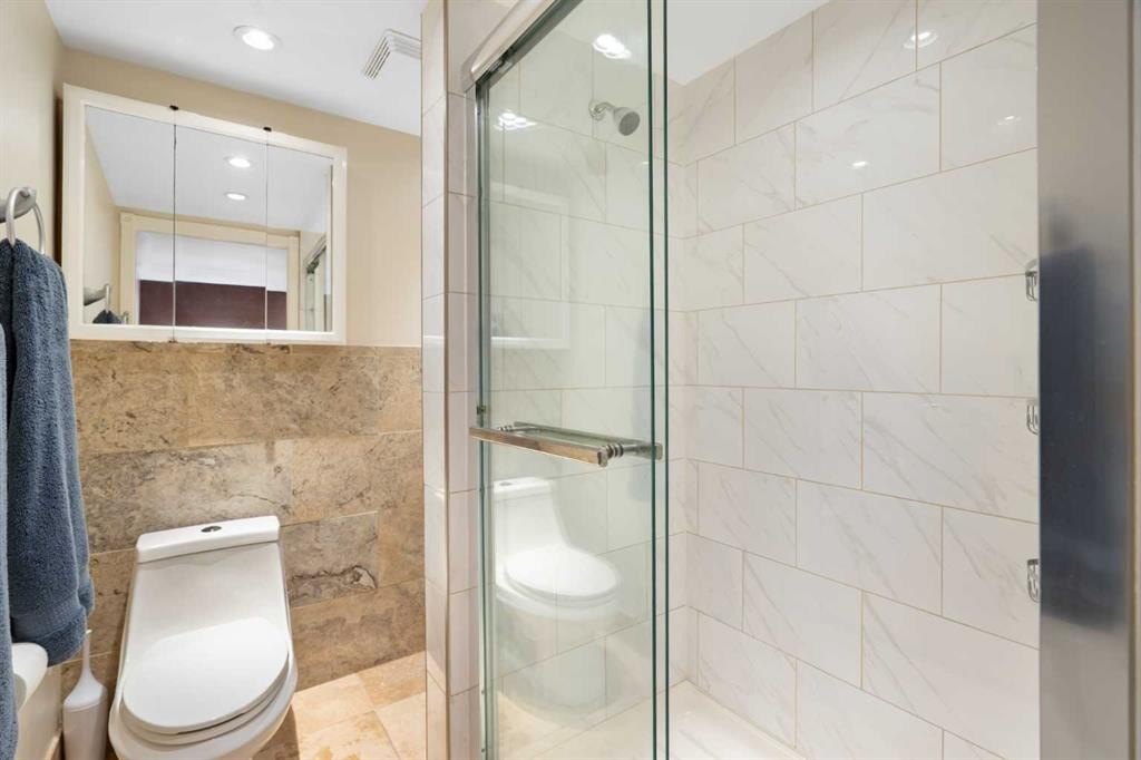 48 Deermont Way Se, Calgary, AB - Indoor Photo Showing Bathroom