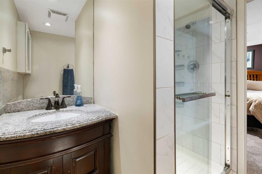 48 Deermont Way Se, Calgary, AB - Indoor Photo Showing Bathroom