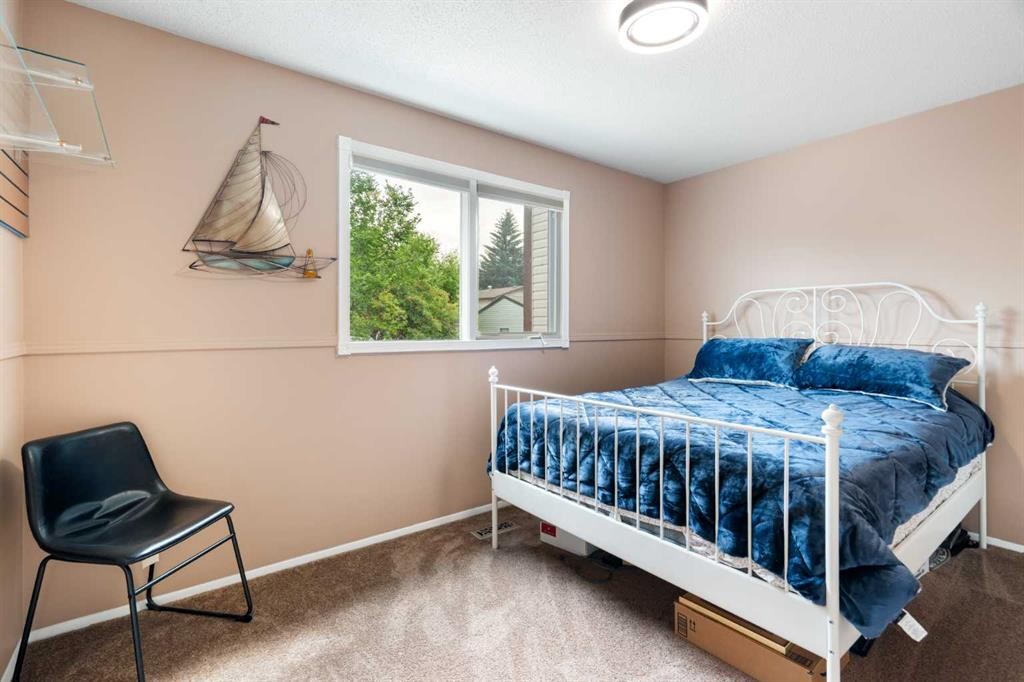 48 Deermont Way Se, Calgary, AB - Indoor Photo Showing Bedroom