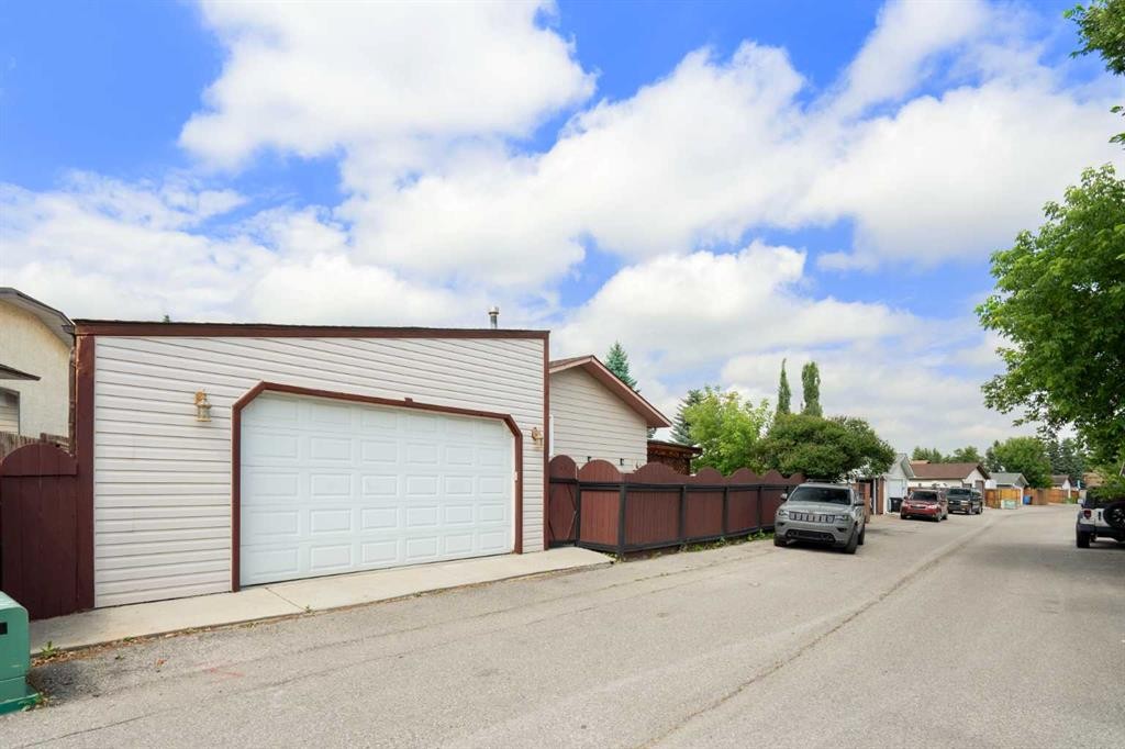 48 Deermont Way Se, Calgary, AB - Outdoor With Exterior