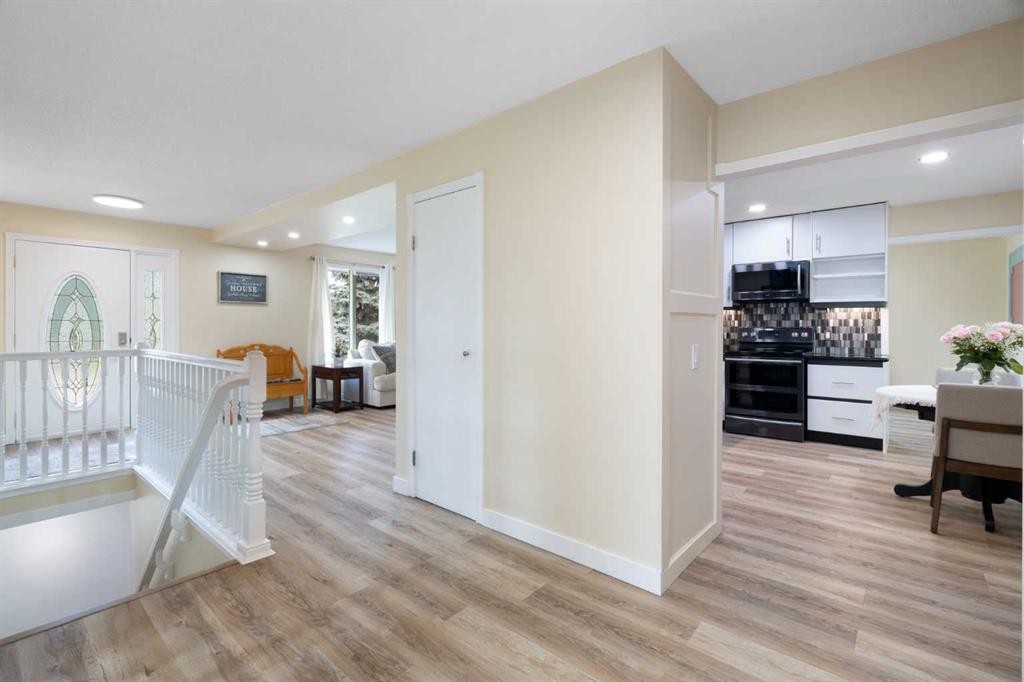 48 Deermont Way Se, Calgary, AB - Indoor
