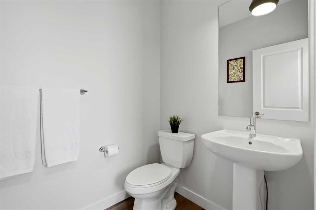 52 Emberside Grove, Cochrane, AB - Indoor Photo Showing Bathroom