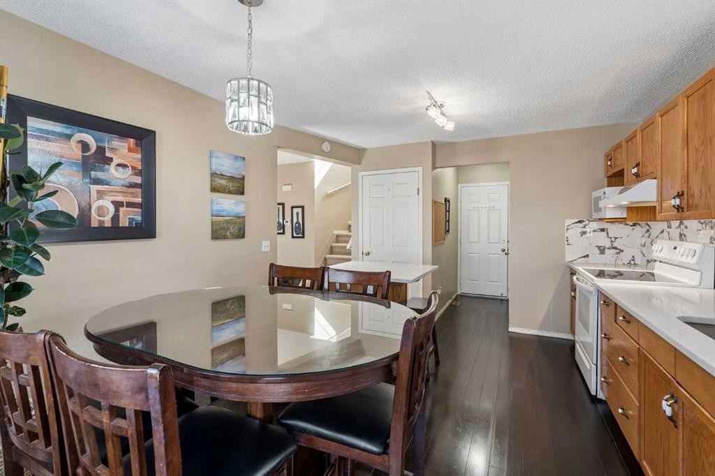 100 Applemont Close Se, Calgary, AB - Indoor