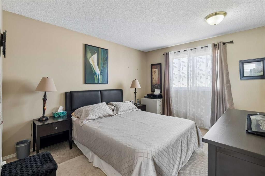 100 Applemont Close Se, Calgary, AB - Indoor Photo Showing Bedroom
