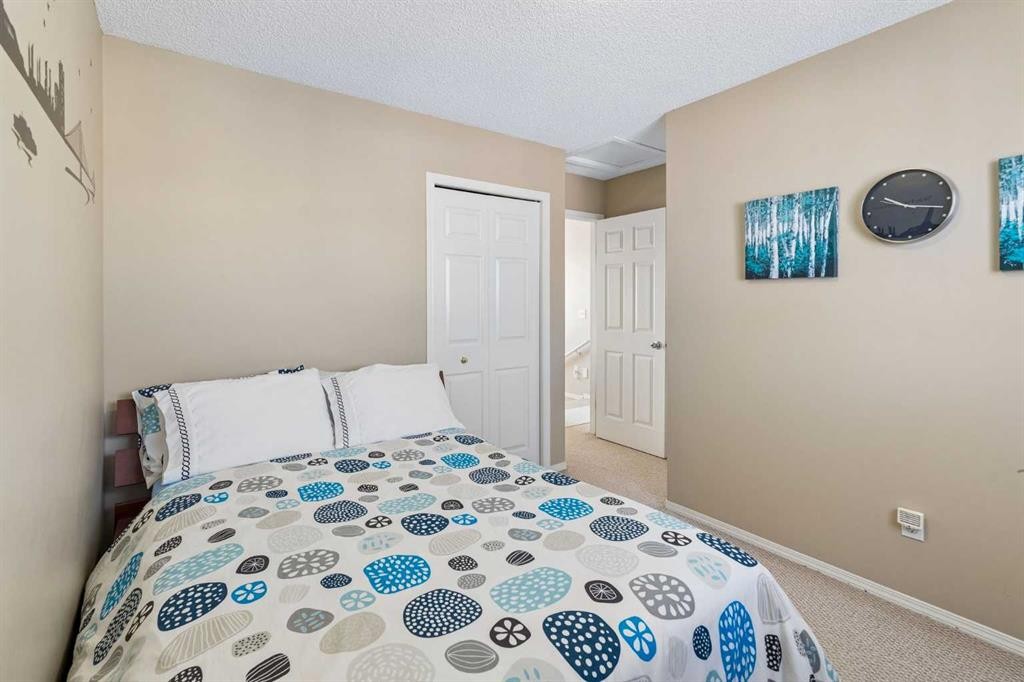100 Applemont Close Se, Calgary, AB - Indoor Photo Showing Bedroom