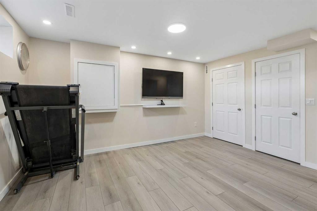 100 Applemont Close Se, Calgary, AB - Indoor Photo Showing Other Room
