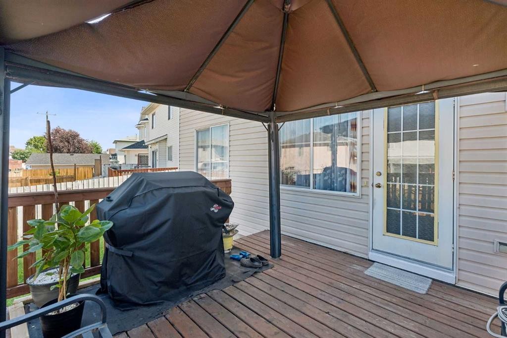 100 Applemont Close Se, Calgary, AB - Outdoor With Exterior