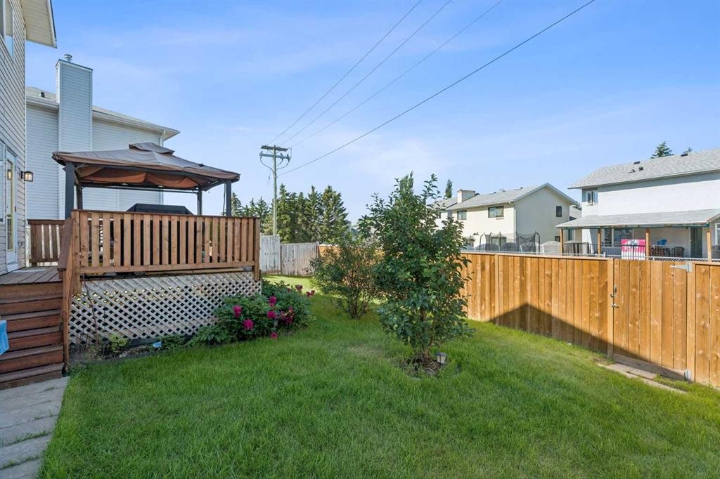 100 Applemont Close Se, Calgary, AB - Outdoor