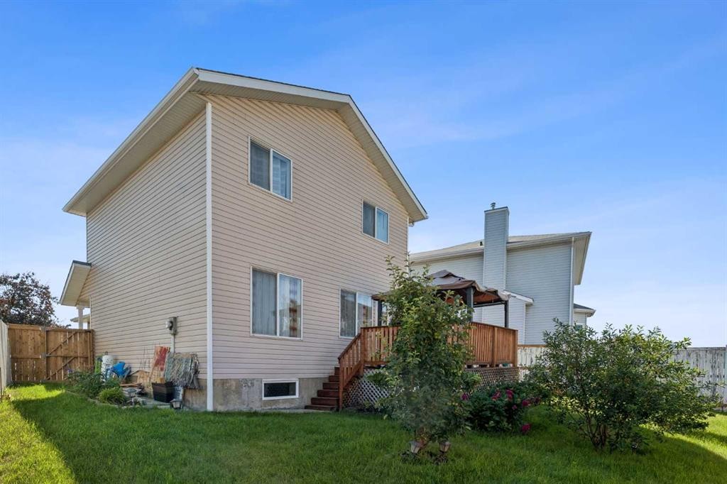 100 Applemont Close Se, Calgary, AB - Outdoor With Exterior