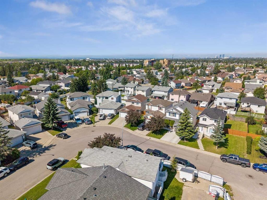 100 Applemont Close Se, Calgary, AB - Outdoor With View