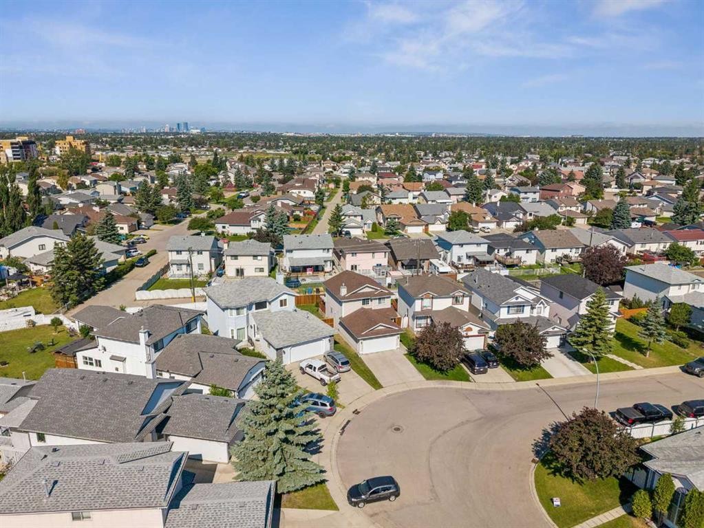 100 Applemont Close Se, Calgary, AB - Outdoor With View