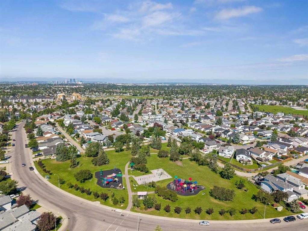 100 Applemont Close Se, Calgary, AB - Outdoor With View
