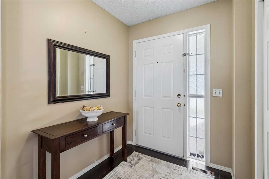 100 Applemont Close Se, Calgary, AB - Indoor Photo Showing Other Room