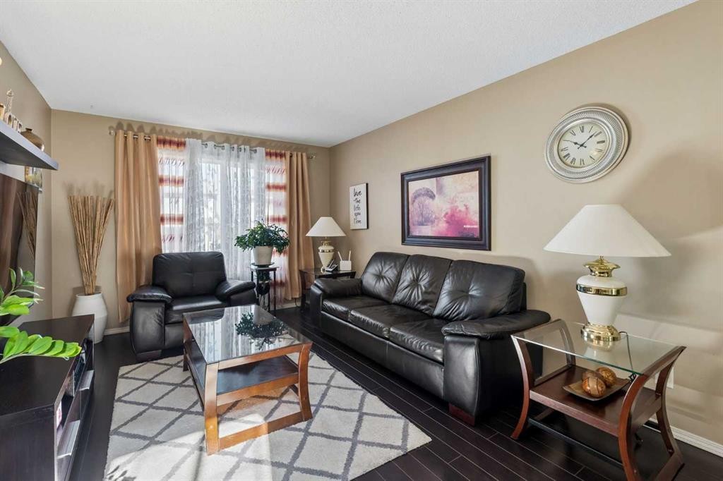 100 Applemont Close Se, Calgary, AB - Indoor Photo Showing Living Room