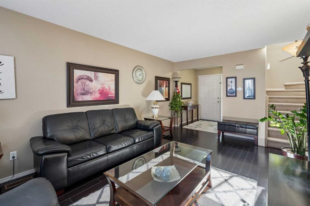 100 Applemont Close Se, Calgary, AB - Indoor Photo Showing Living Room