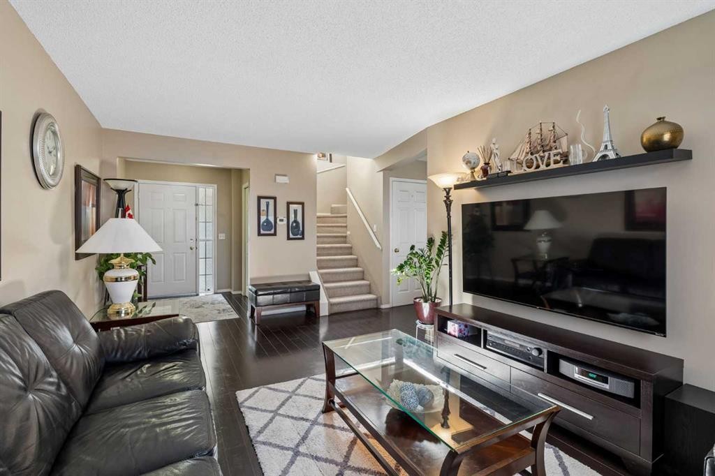 100 Applemont Close Se, Calgary, AB - Indoor Photo Showing Living Room
