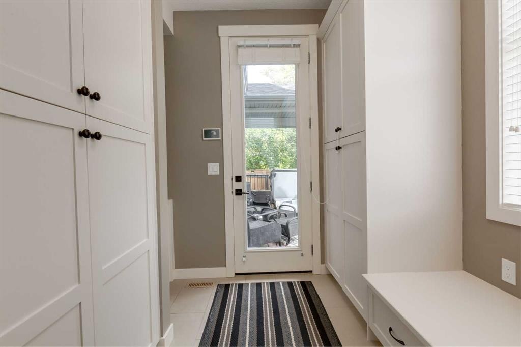 428 21 Avenue Ne, Calgary, AB - Indoor Photo Showing Other Room