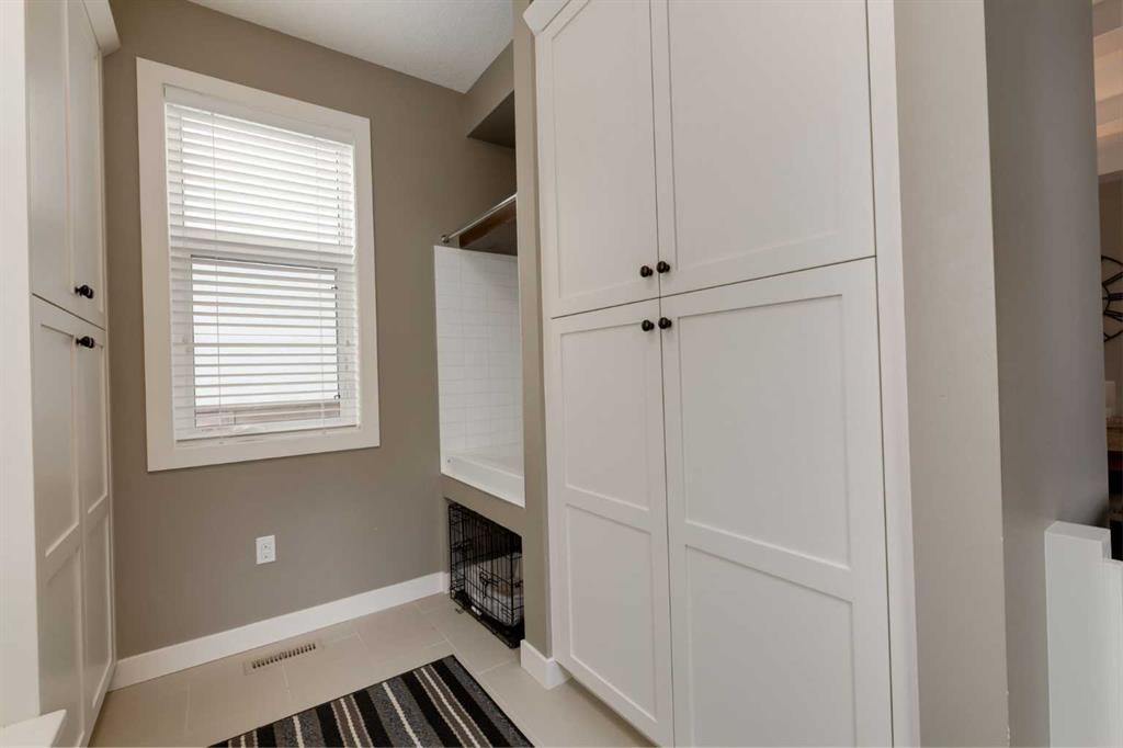 428 21 Avenue Ne, Calgary, AB - Indoor Photo Showing Other Room
